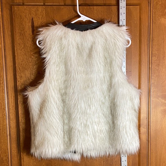 Massimo Faux Fur Vest in Off-White with Gray Highlights - Picture 5 of 11